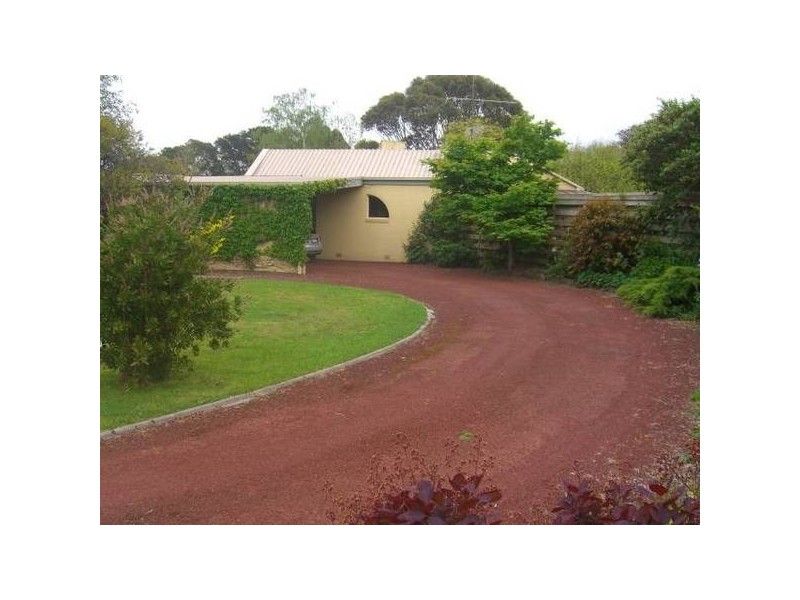 16 Rix Ave, Cobden VIC 3266