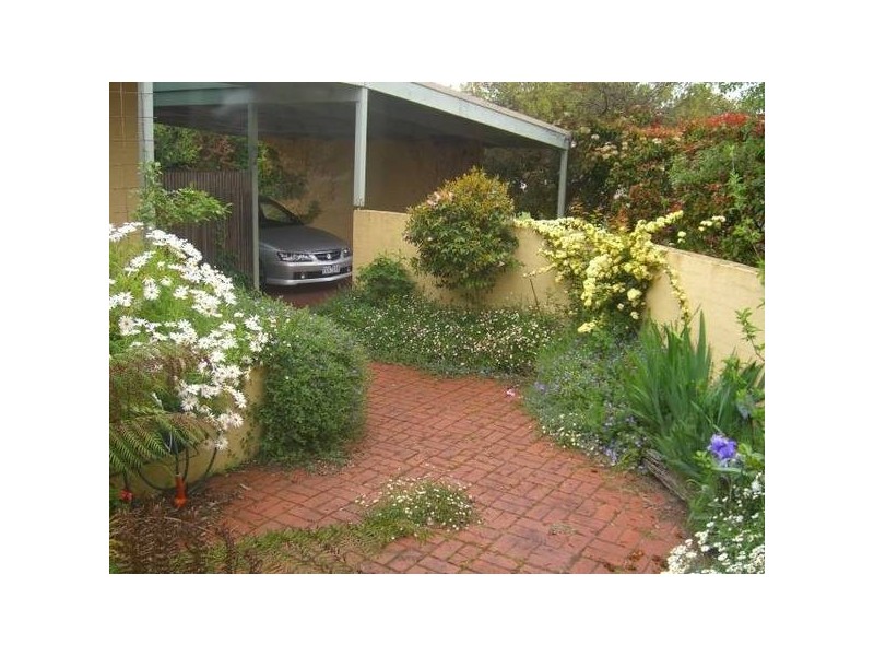 16 Rix Ave, Cobden VIC 3266