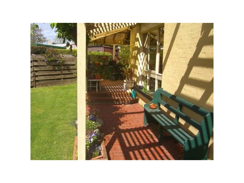 16 Rix Ave, Cobden VIC 3266