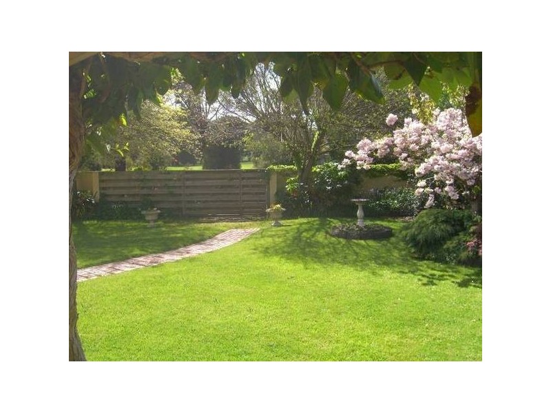 16 Rix Ave, Cobden VIC 3266
