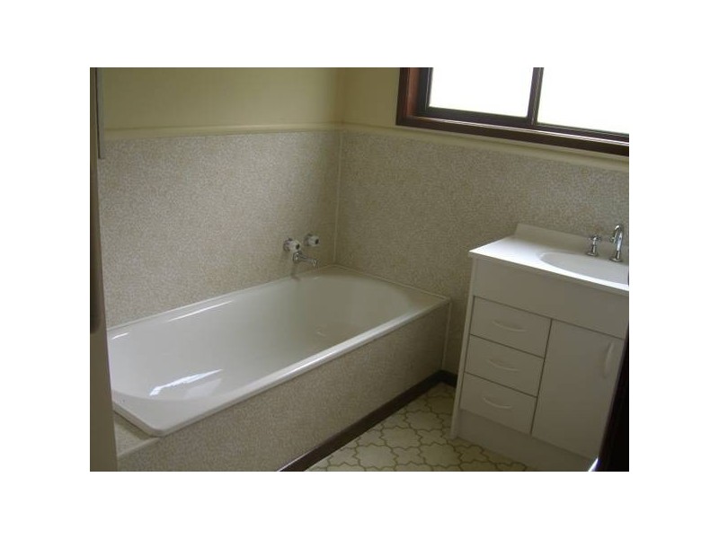 72 Clarke Street, Cobden VIC 3266