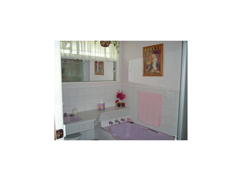 73 Victoria Street, Cobden VIC 3266