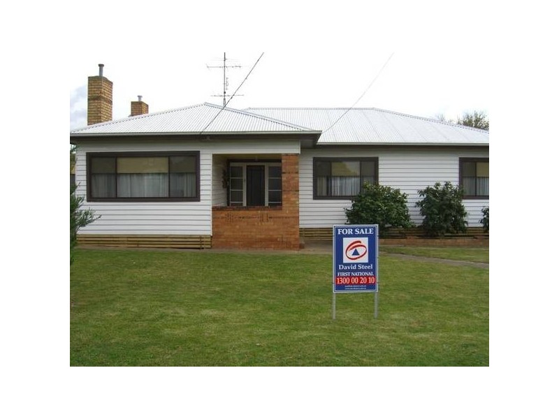 31 Dover Street, Cobden VIC 3266