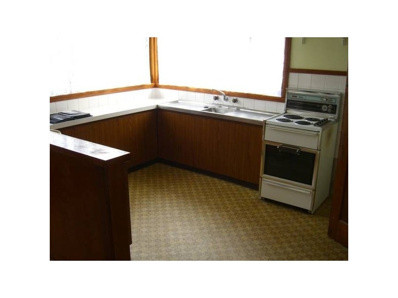 31 Dover Street, Cobden VIC 3266