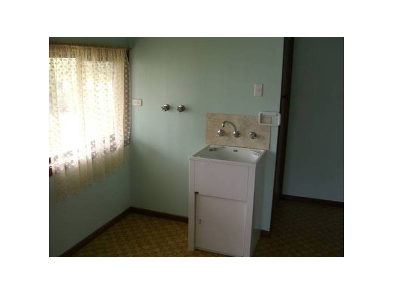 31 Dover Street, Cobden VIC 3266