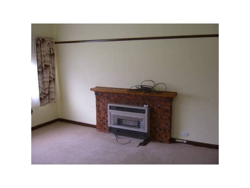 31 Dover Street, Cobden VIC 3266