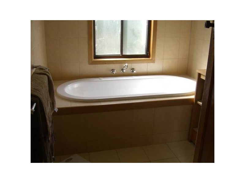 31 Dover Street, Cobden VIC 3266