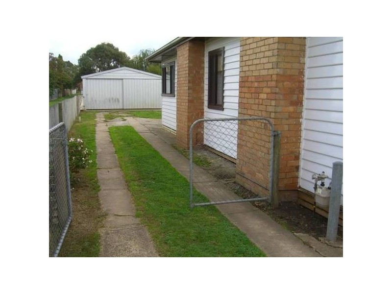 31 Dover Street, Cobden VIC 3266