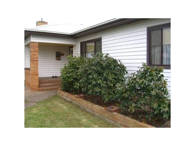 31 Dover Street, Cobden VIC 3266