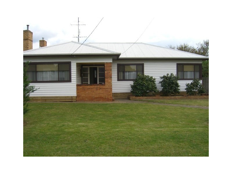 31 Dover Street, Cobden VIC 3266