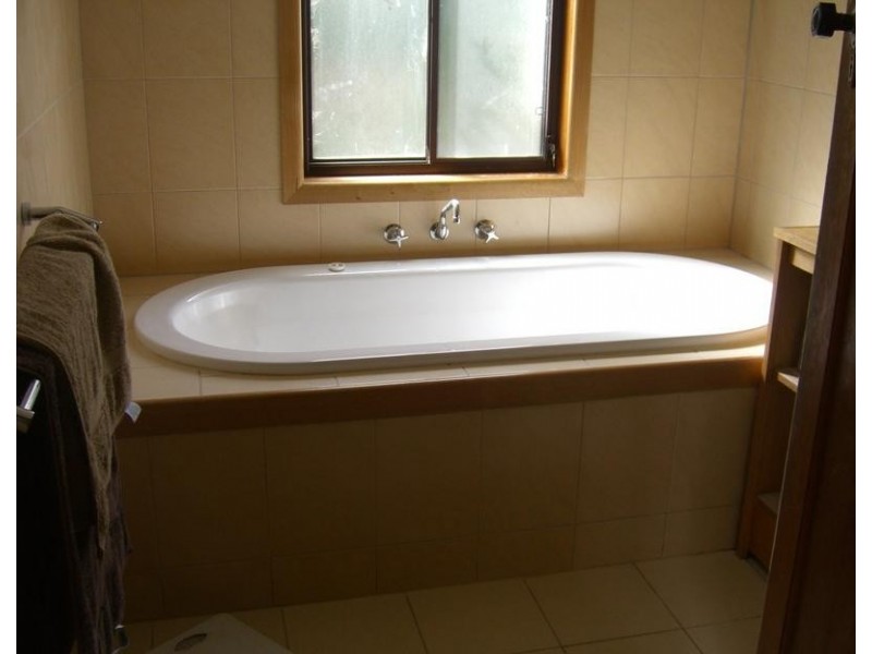 31 Dover Street, Cobden VIC 3266