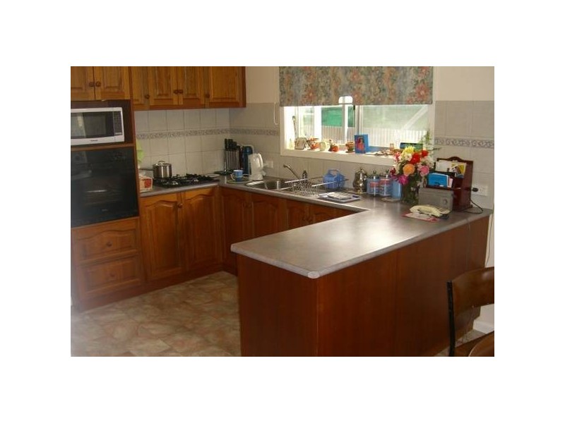 6 Peter Street, Cobden VIC 3266