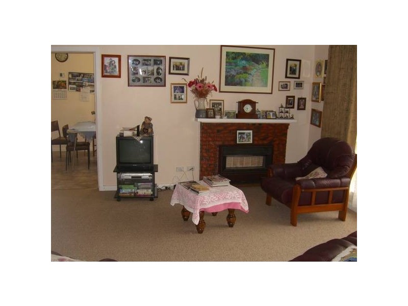 6 Peter Street, Cobden VIC 3266