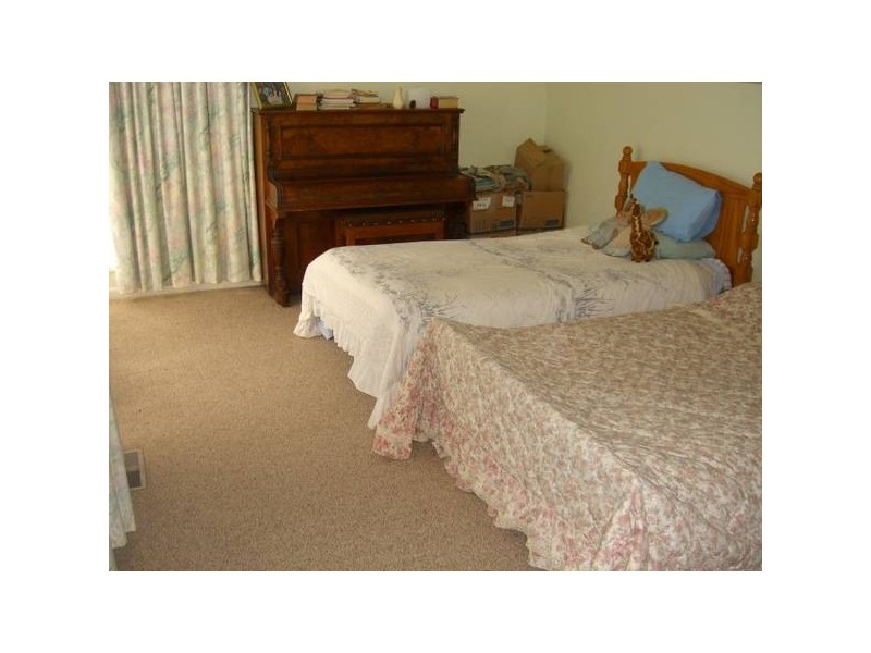 6 Peter Street, Cobden VIC 3266