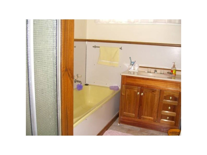 6 Peter Street, Cobden VIC 3266