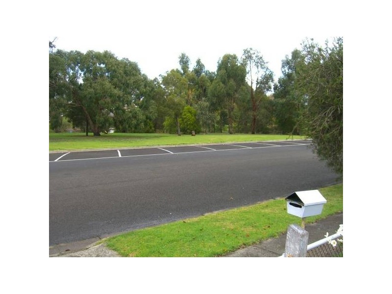 6 Peter Street, Cobden VIC 3266