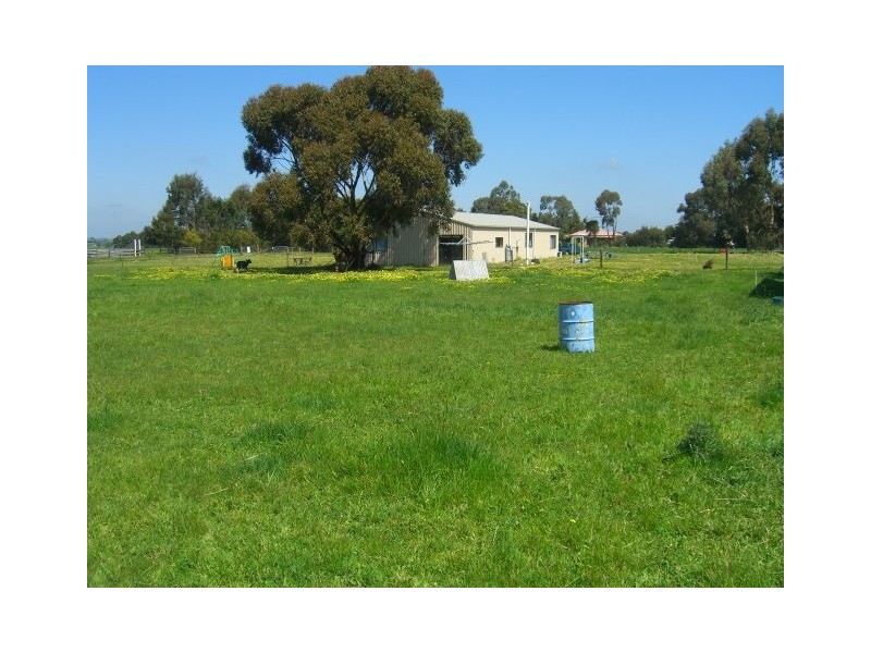 12 Mills Road, Cobden VIC 3266