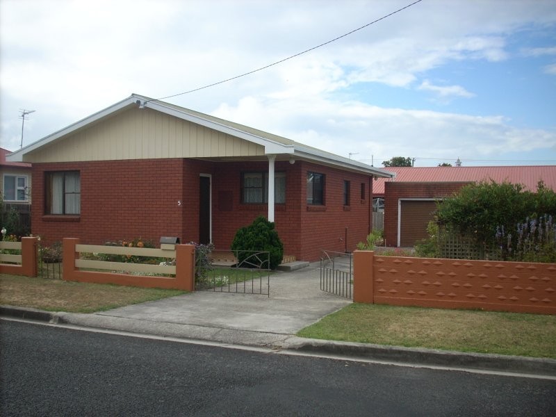 5 Charles Street, Ulverstone TAS 7315