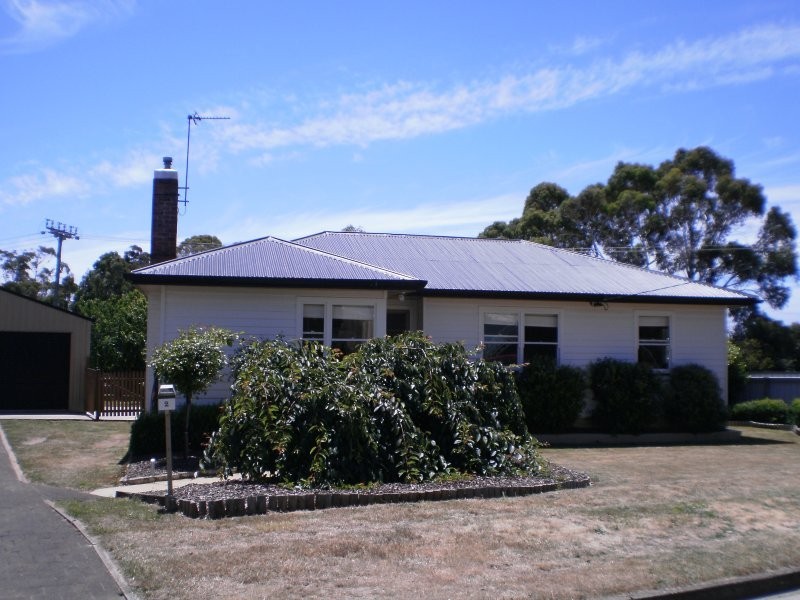 2 Chamberlain Street, Ulverstone TAS 7315