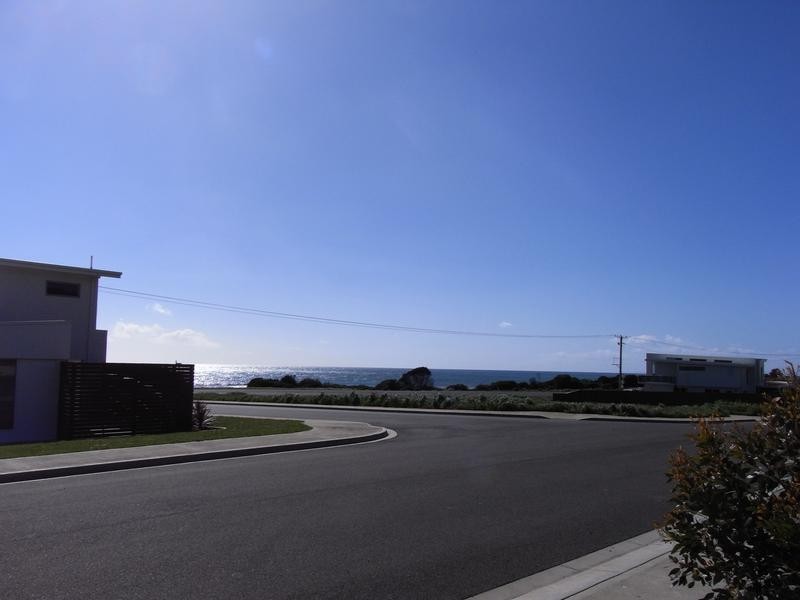 18 Oceanside Boulevard, Sulphur Creek TAS 7316
