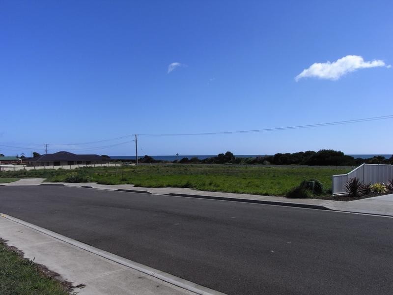 18 Oceanside Boulevard, Sulphur Creek TAS 7316