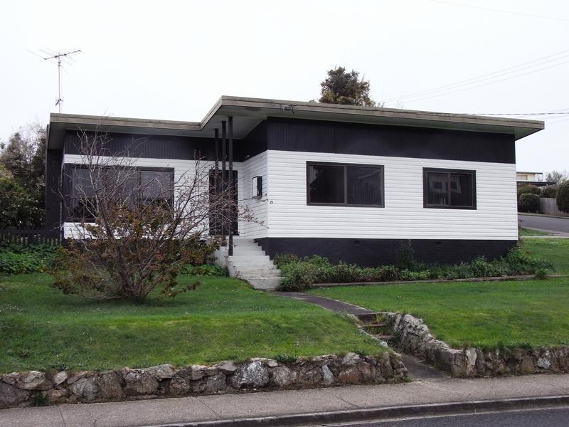 15 South Road, Penguin TAS 7316