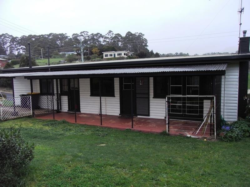 15 South Road, Penguin TAS 7316