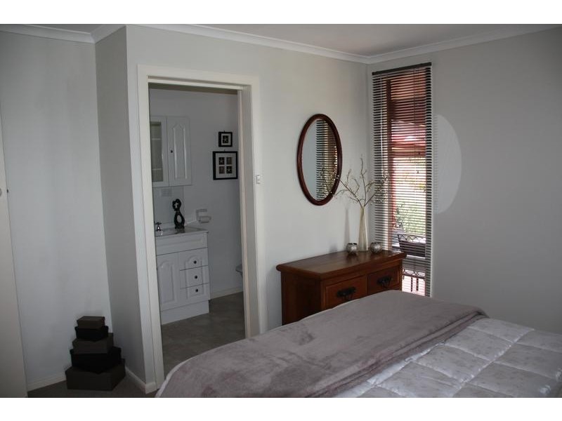 137 South Road, Penguin TAS 7316