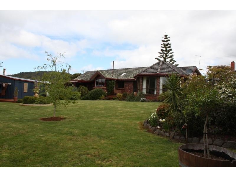 137 South Road, Penguin TAS 7316