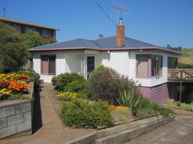 16 Elizabeth Street, Penguin TAS 7316