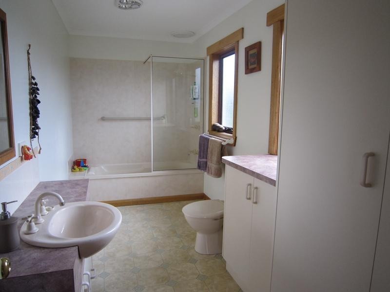 16 Elizabeth Street, Penguin TAS 7316