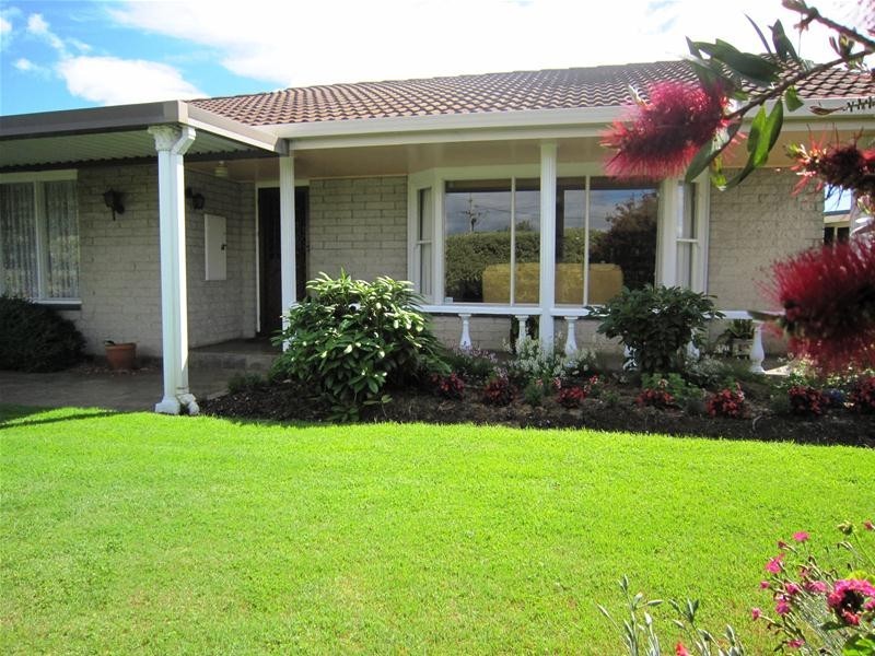 2 Leighlands Avenue, Ulverstone TAS 7315