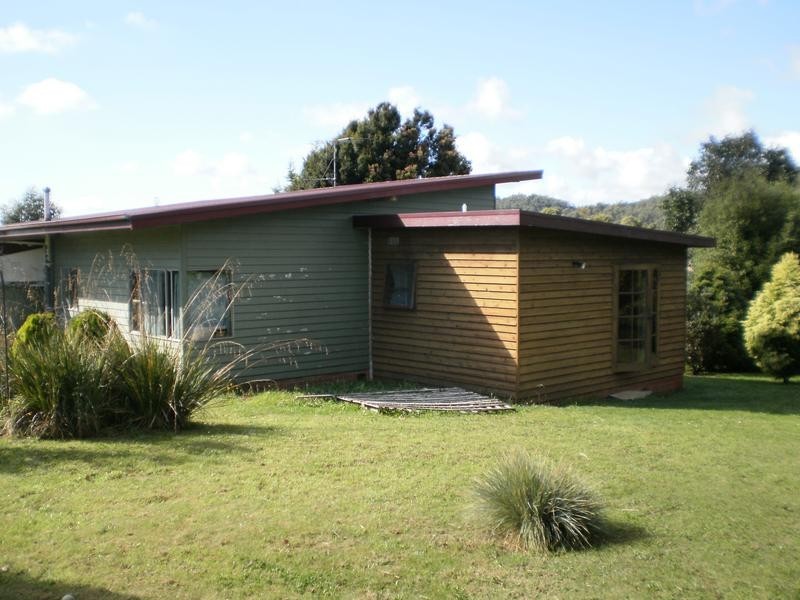 112 South Road, Penguin TAS 7316