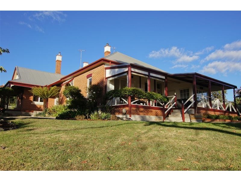 17 Main Road, Penguin TAS 7316