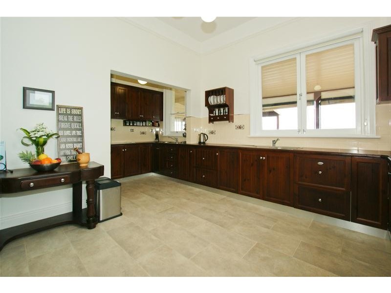 17 Main Road, Penguin TAS 7316