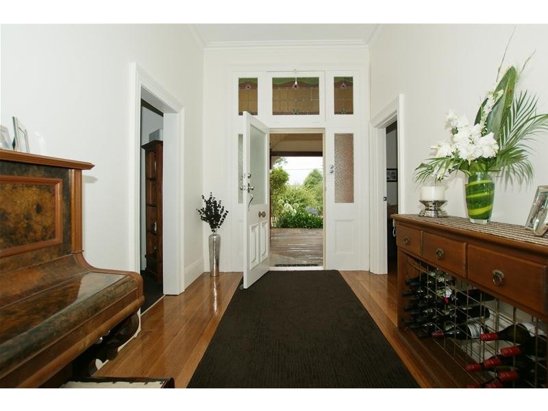 17 Main Road, Penguin TAS 7316