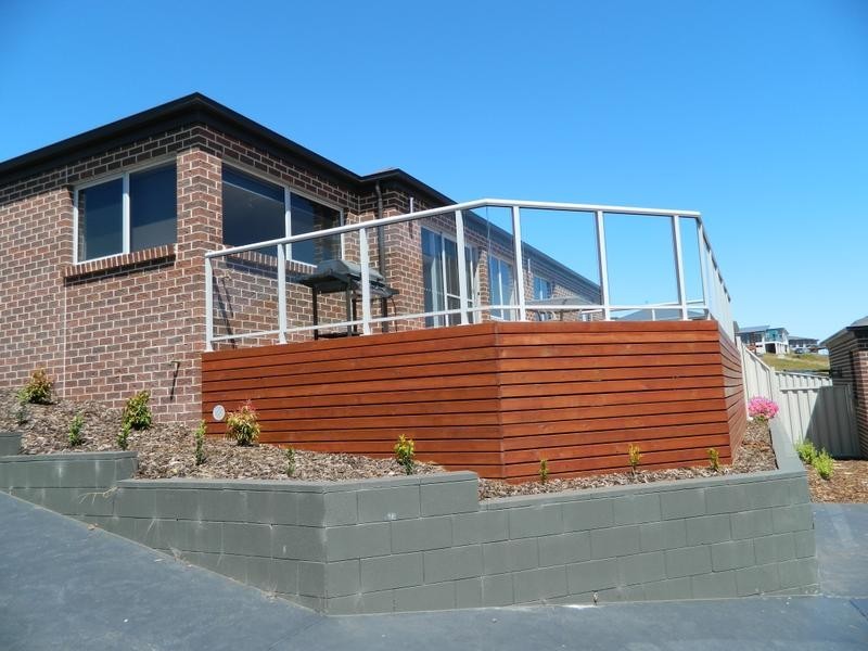 2/13 McCall Terrace, Stony Rise TAS 7310