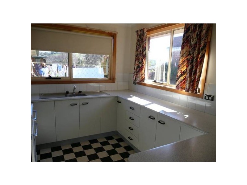Arnold Street, Penguin TAS 7316