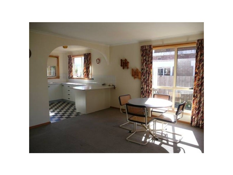 Arnold Street, Penguin TAS 7316
