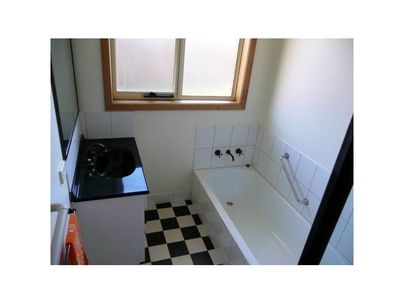 Arnold Street, Penguin TAS 7316