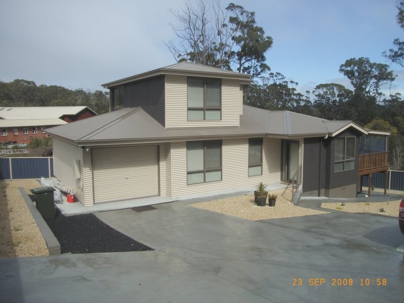 1/9 Tomarah Crescent, Devonport TAS 7310