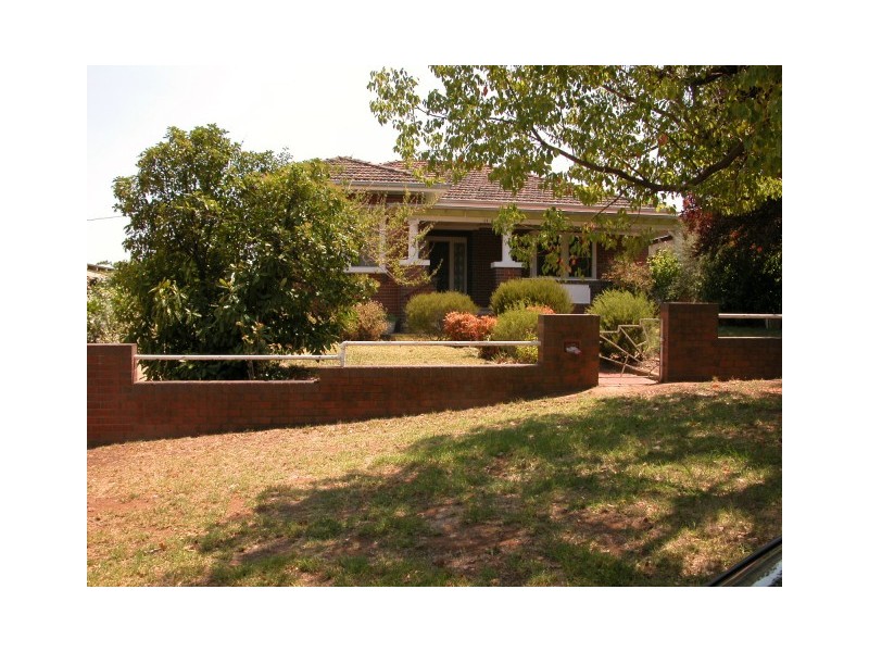 11 Sunshine Avenue, Wagga Wagga NSW 2650