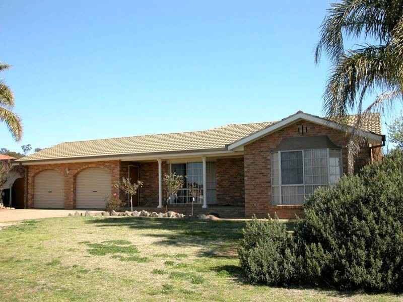 105 Balleroo Crescent, Wagga Wagga NSW 2650