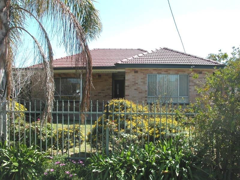 33 Higgins Avenue, Wagga Wagga NSW 2650