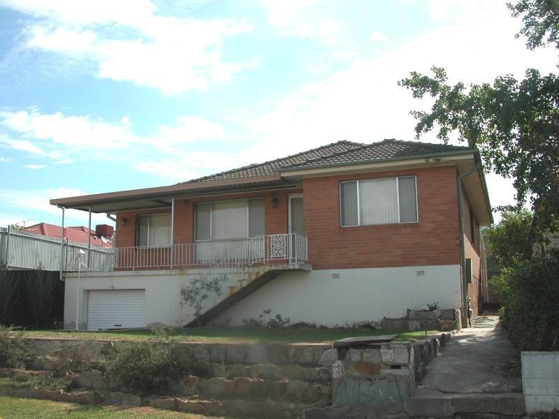 16 Kennedy Avenue, Wagga Wagga NSW 2650