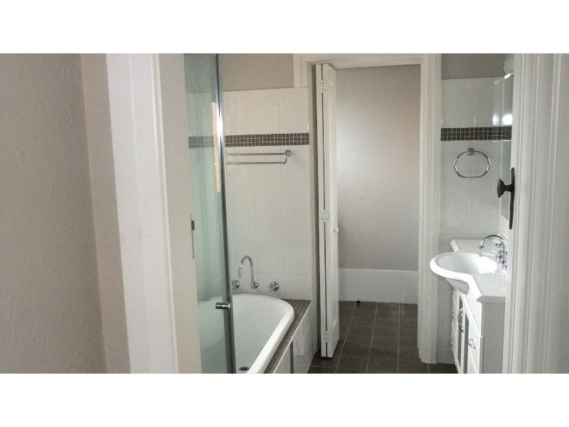 25 Sunshine Avenue, Wagga Wagga NSW 2650