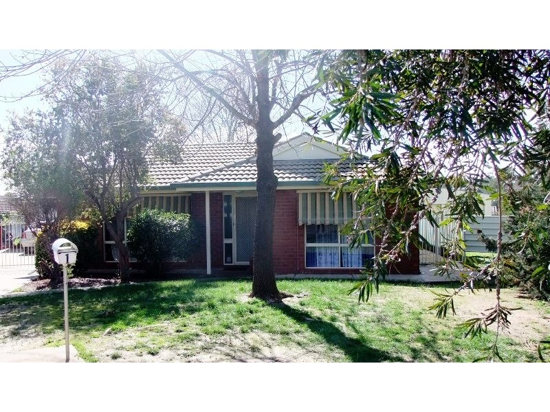 1 Larch Place, Wagga Wagga NSW 2650