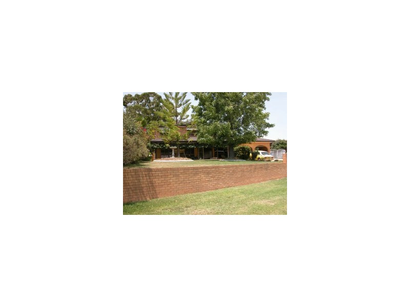 13 Amsterdam Crescent, Wagga Wagga NSW 2650