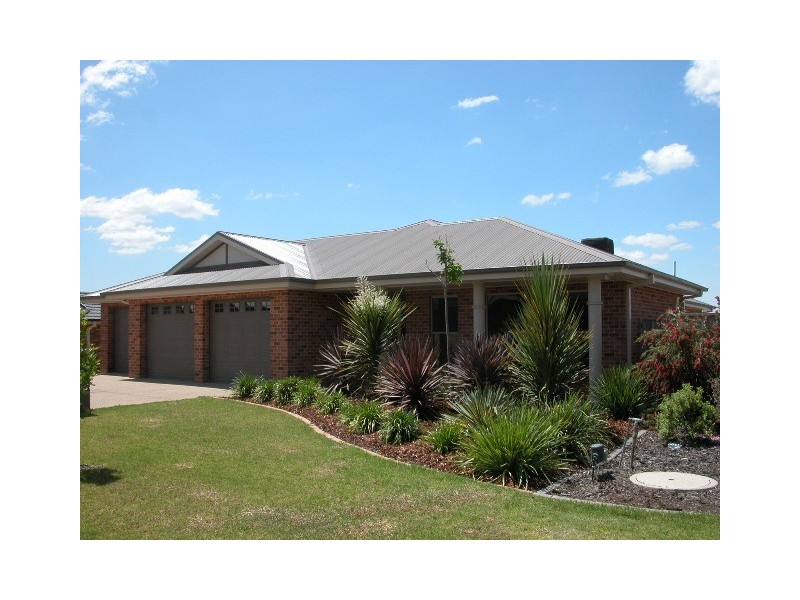 9 Bogong Crescent, Wagga Wagga NSW 2650