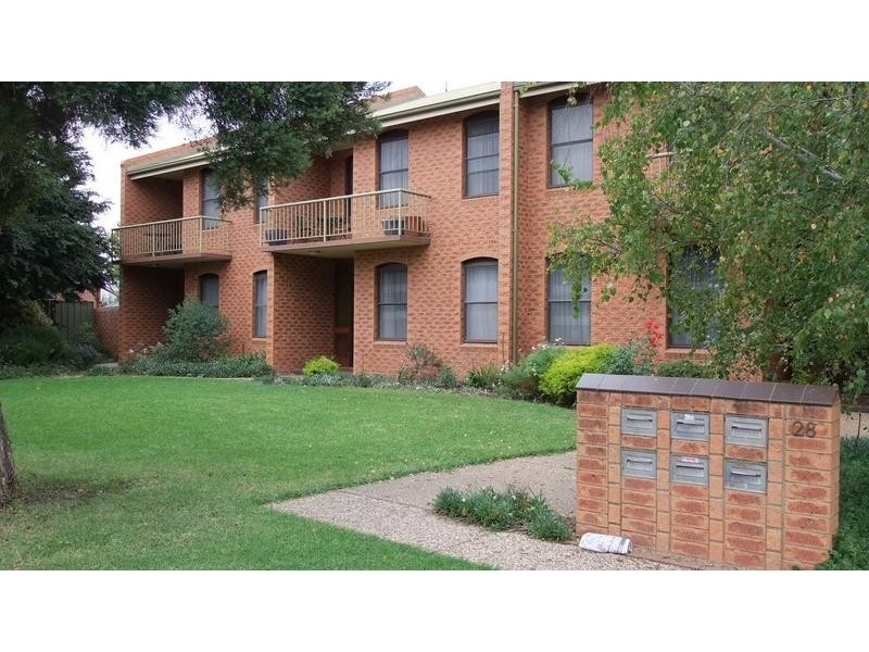 4/28 Lampe Avenue, Wagga Wagga NSW 2650